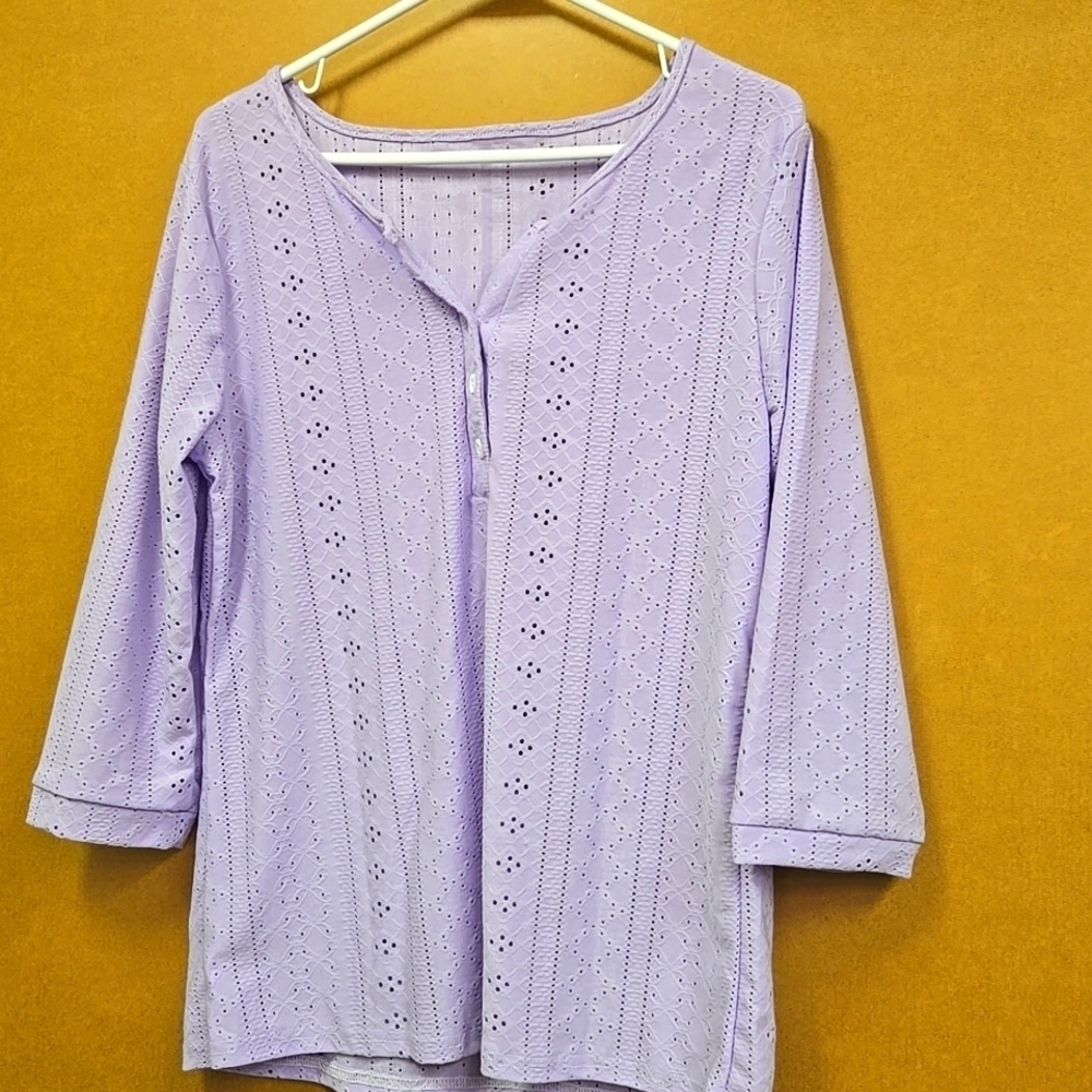 Unbranded Size M Light Purple 3/4 Sleeve Eyelet Design Top